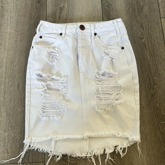 One Teaspoon 2020 White Denim Distressed Skirt - Picture 2 of 5